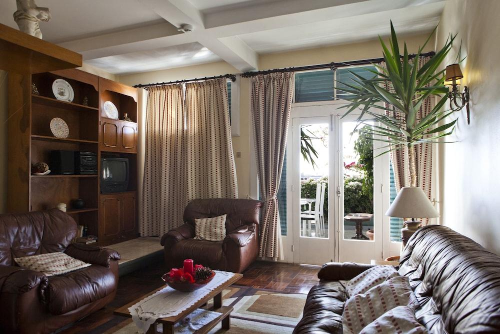 Residencial Colombo Bed and Breakfast Funchal  Exteriör bild